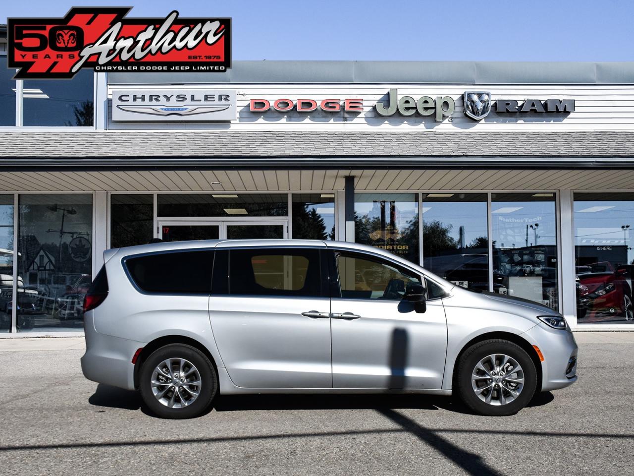 2024 Chrysler Pacifica Touring-L AWD Photo2