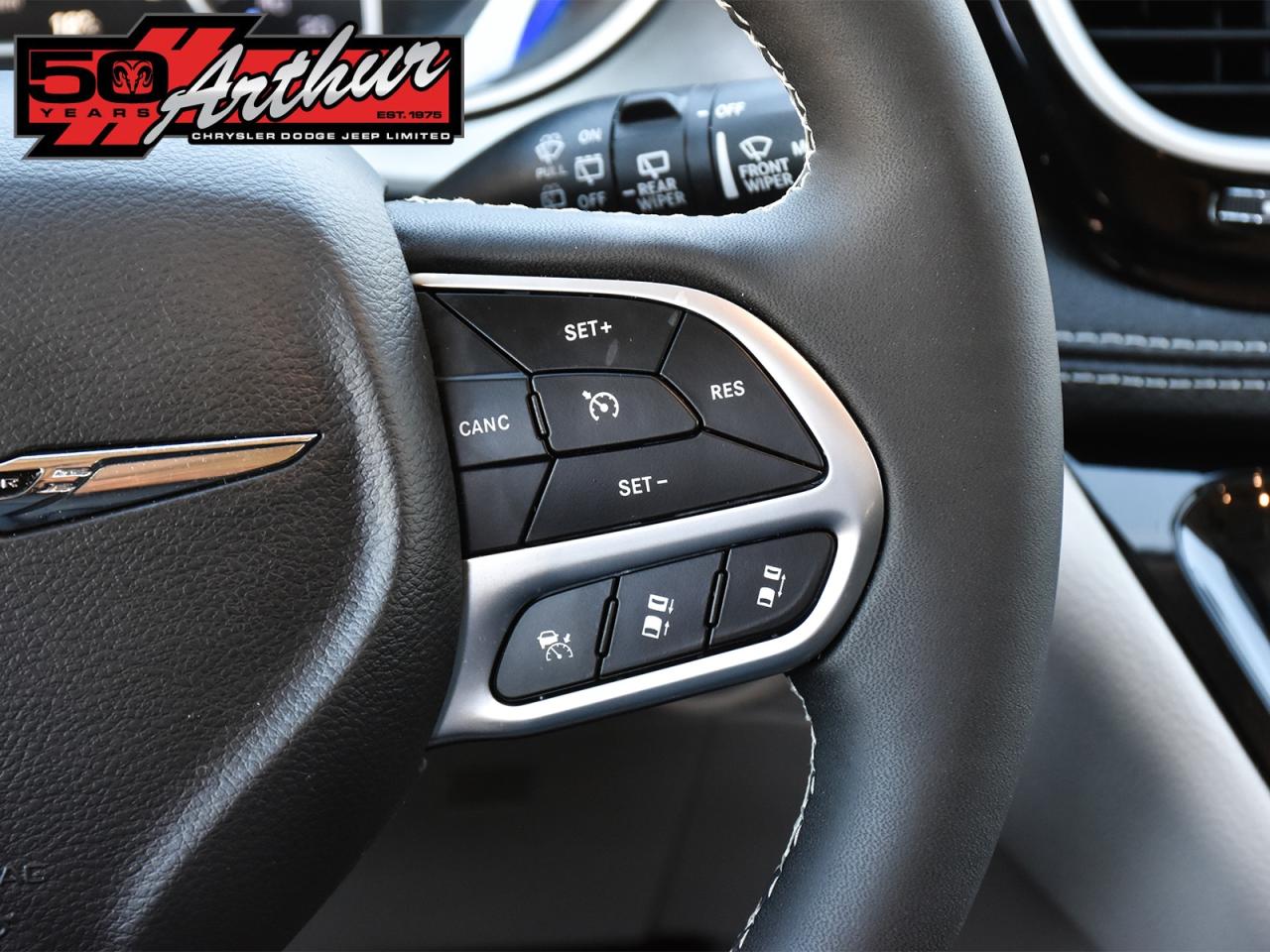 2024 Chrysler Pacifica Touring-L AWD Photo