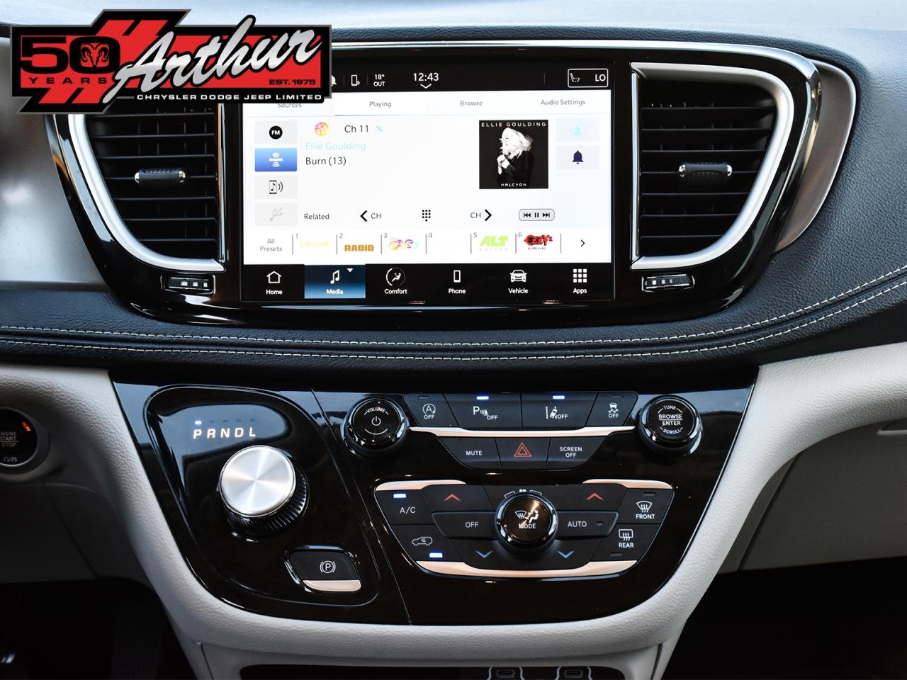 2024 Chrysler Pacifica Touring-L AWD Photo