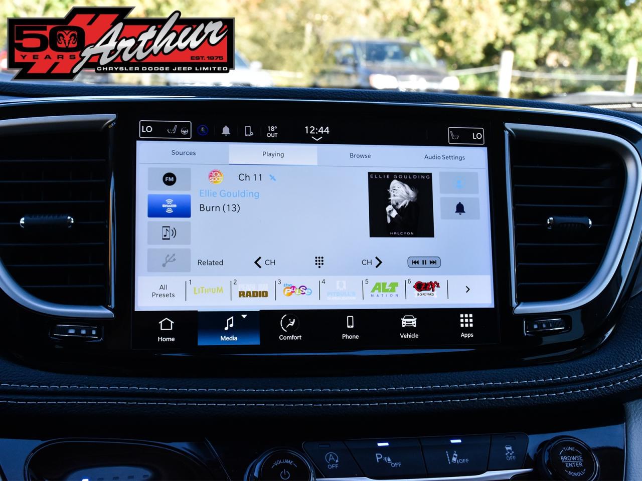 2024 Chrysler Pacifica Touring-L AWD Photo