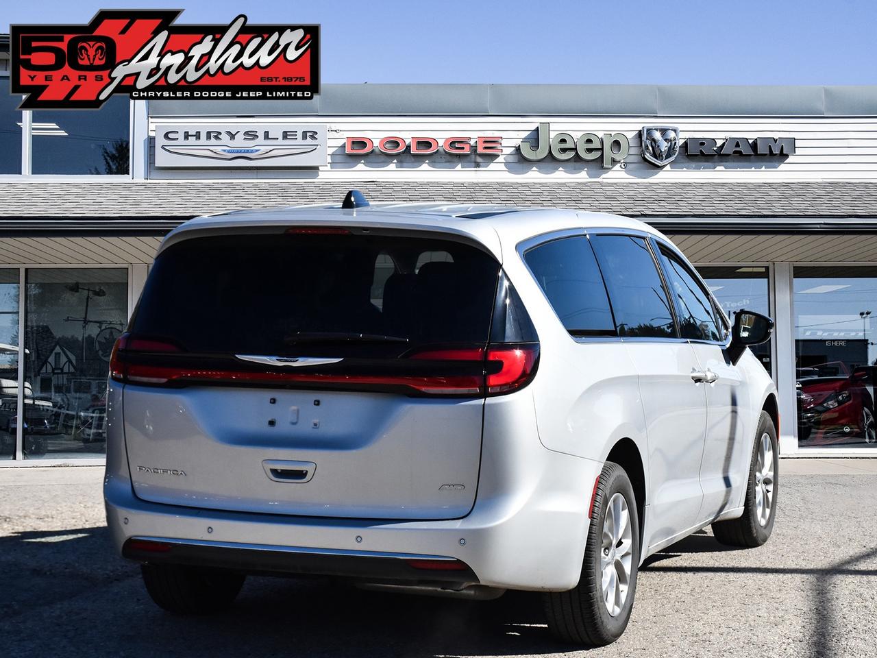 2024 Chrysler Pacifica Touring-L AWD Photo