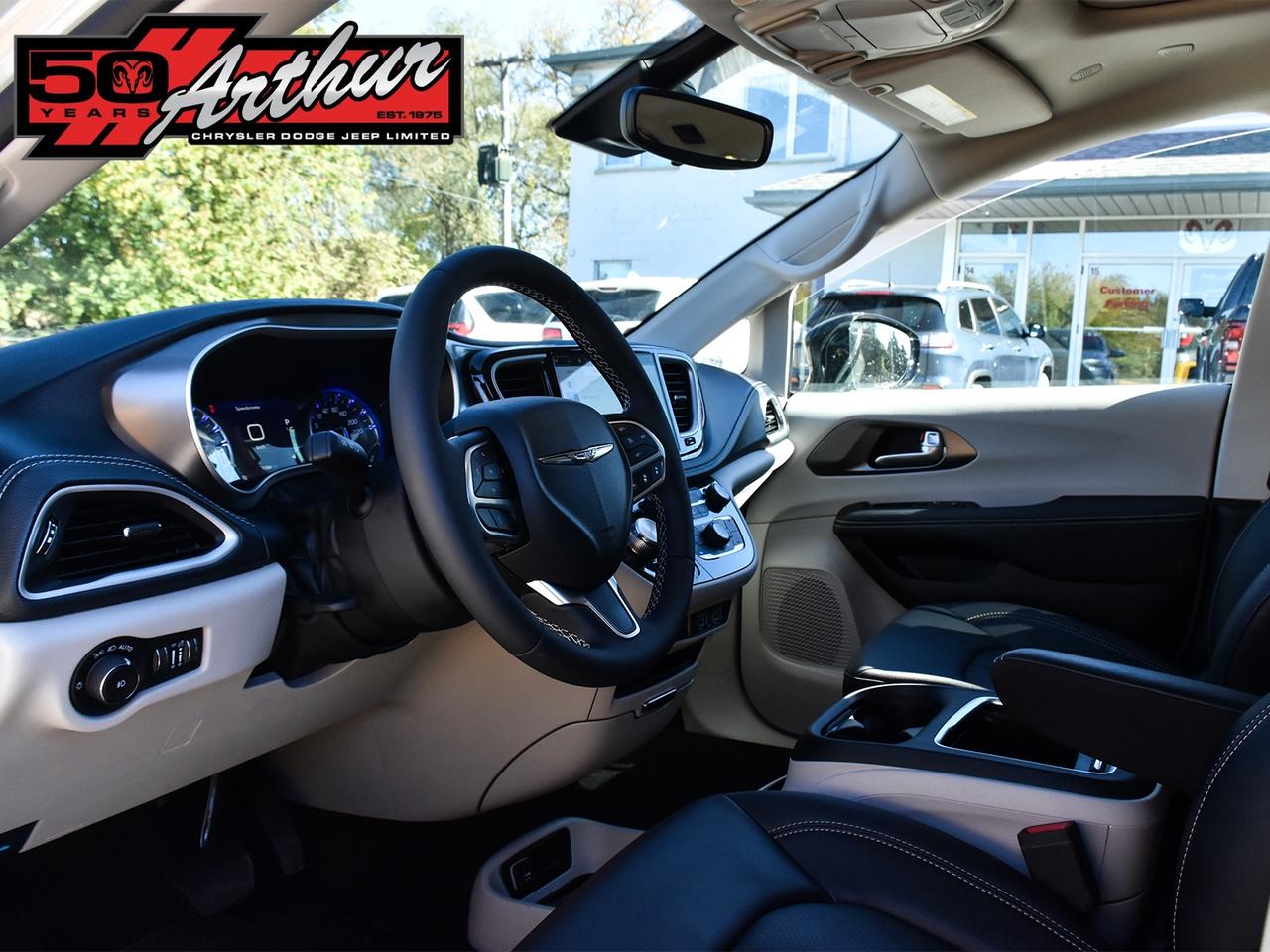 2024 Chrysler Pacifica Touring-L AWD Photo