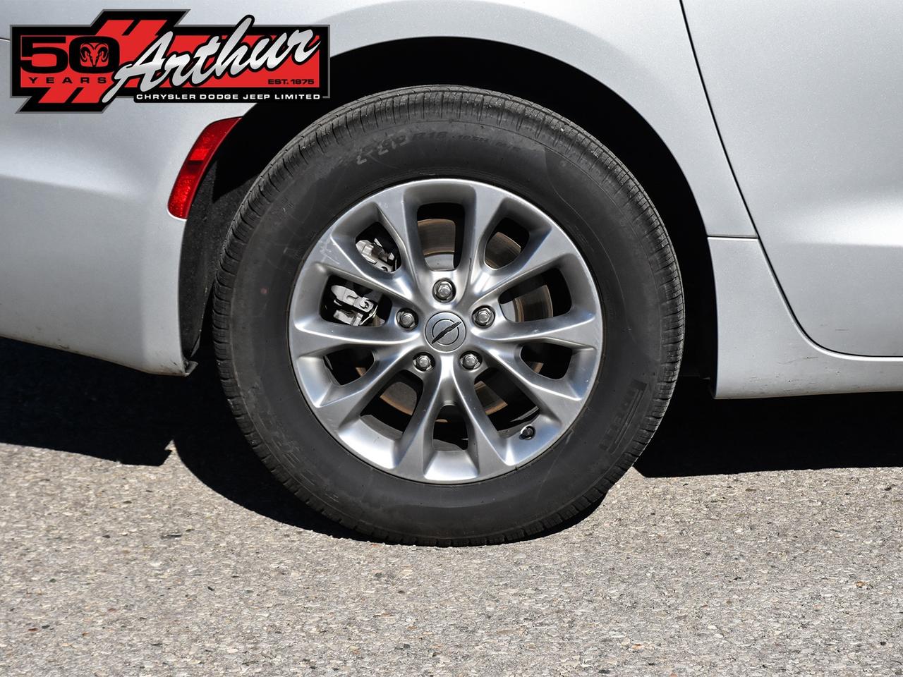 2024 Chrysler Pacifica Touring-L AWD Photo