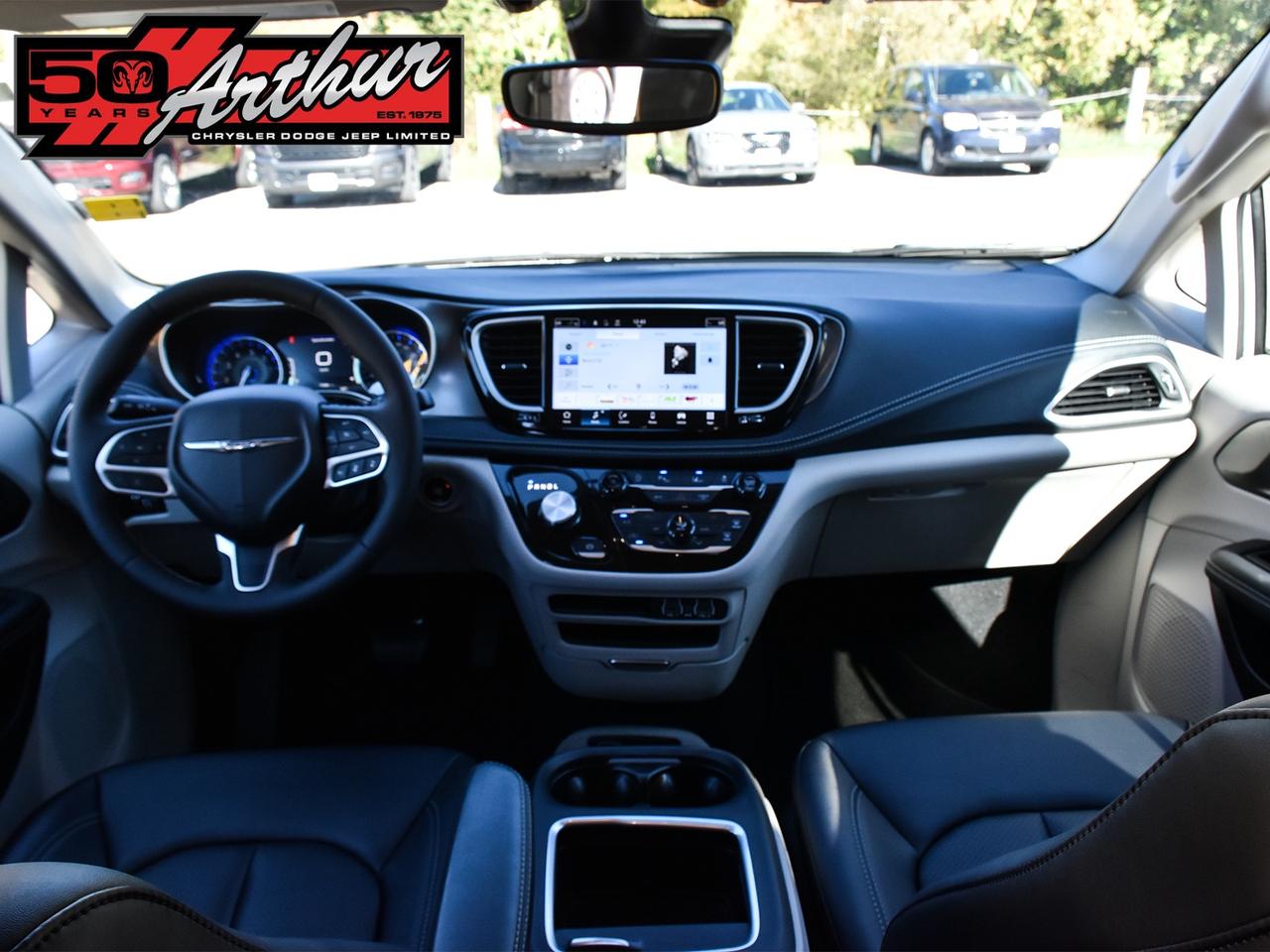 2024 Chrysler Pacifica Touring-L AWD Photo