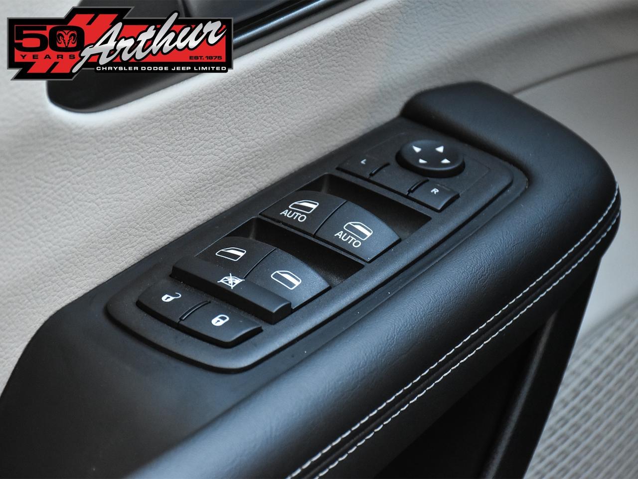 2024 Chrysler Pacifica Touring-L AWD Photo