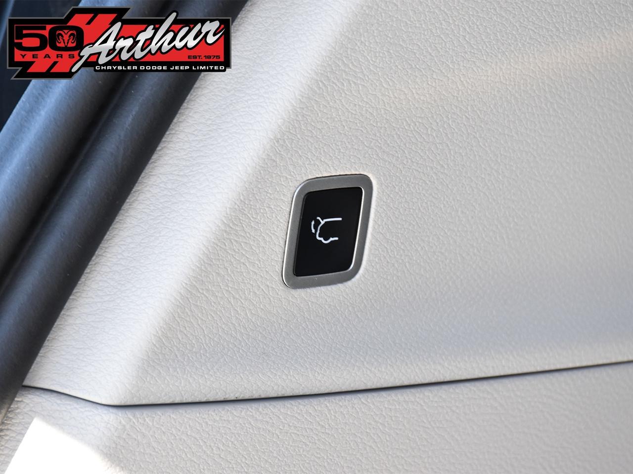 2024 Chrysler Pacifica Touring-L AWD Photo