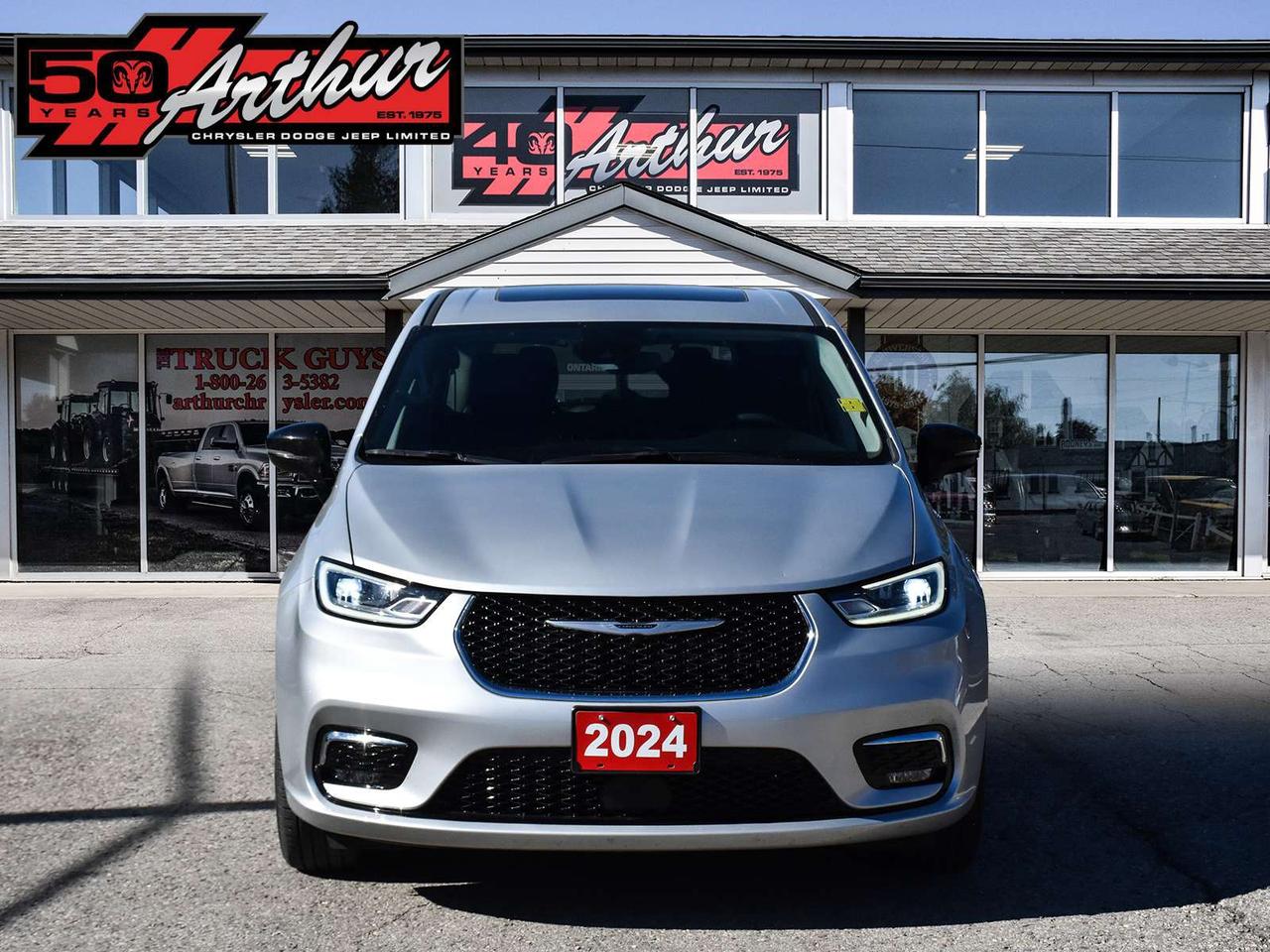 2024 Chrysler Pacifica Touring-L AWD Photo1