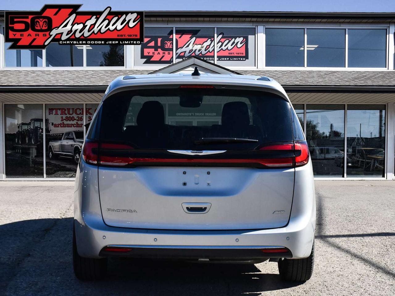 2024 Chrysler Pacifica Touring-L AWD Photo4