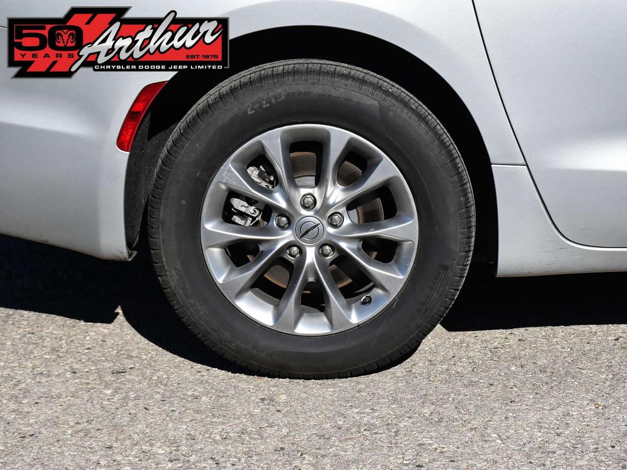 2024 Chrysler Pacifica Touring-L AWD Photo