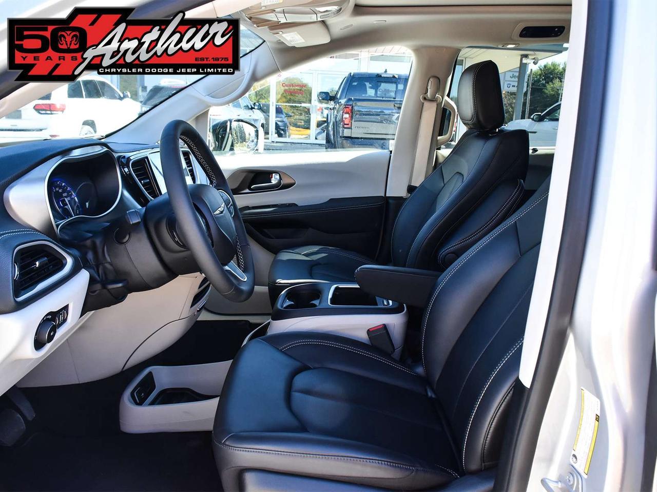 2024 Chrysler Pacifica Touring-L AWD Photo