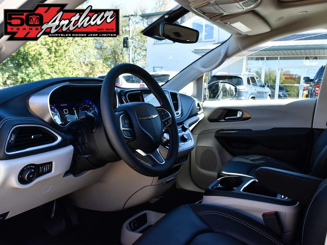 2024 Chrysler Pacifica Touring-L AWD Photo