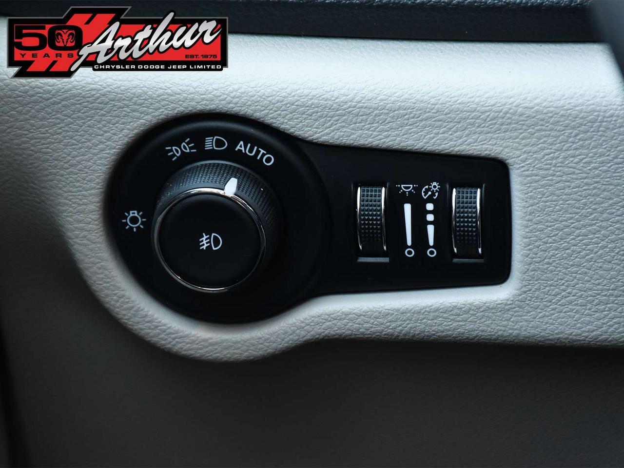 2024 Chrysler Pacifica Touring-L AWD Photo