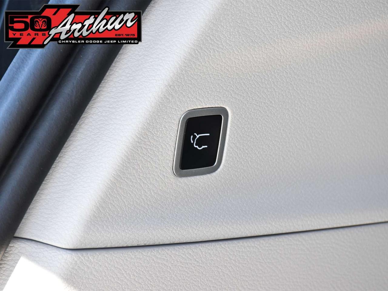 2024 Chrysler Pacifica Touring-L AWD Photo