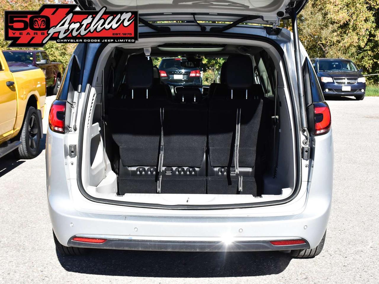 2024 Chrysler Pacifica Touring-L AWD Photo
