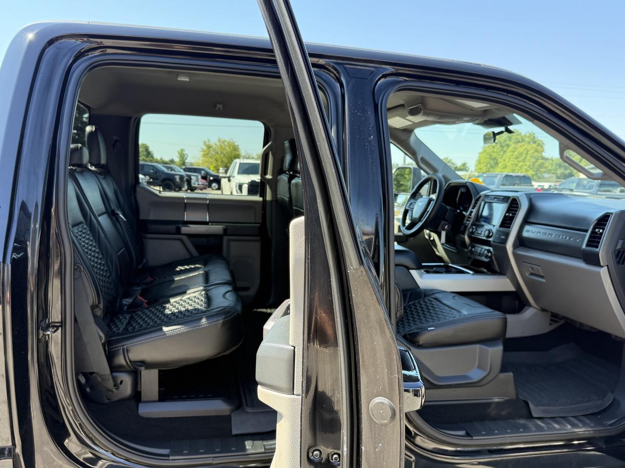 2022 Ford F-250 XLT LIFT/WHEEL/TIRE/LEATHR PKG!! Photo