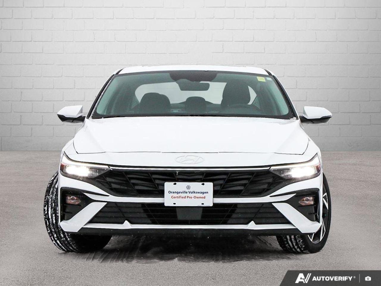 2024 Hyundai Elantra LuxuryONE-OWNER, ACCIDENT-FREE, SUNROOF, LEATHER, Photo