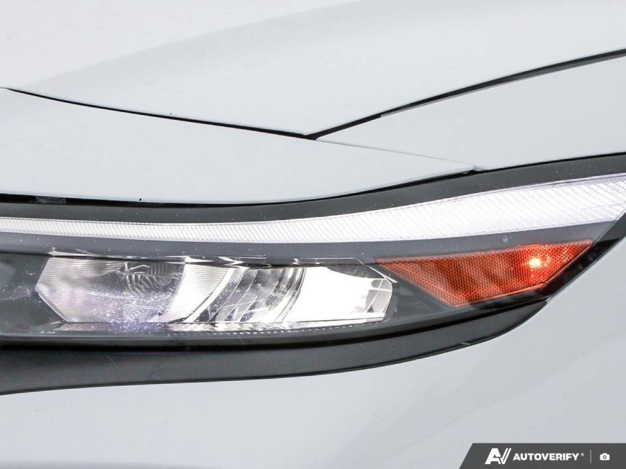 2024 Hyundai Elantra LuxuryONE-OWNER, ACCIDENT-FREE, SUNROOF, LEATHER, Photo