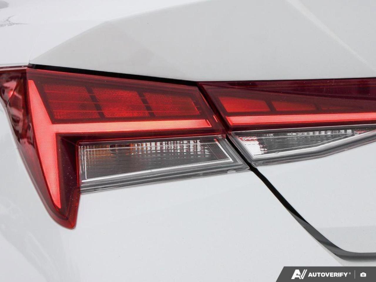 2024 Hyundai Elantra LuxuryONE-OWNER, ACCIDENT-FREE, SUNROOF, LEATHER, Photo