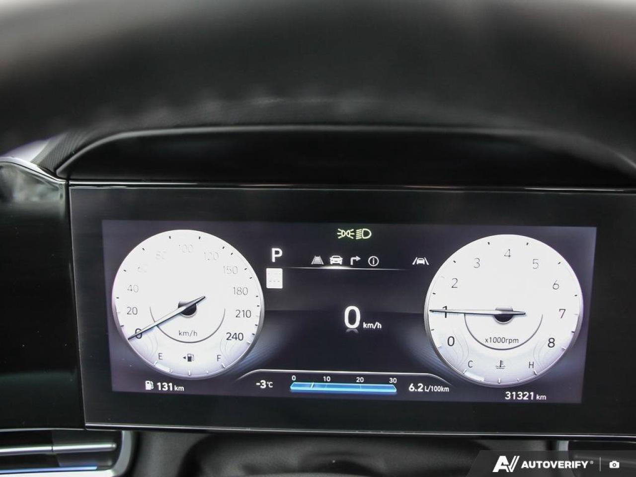 2024 Hyundai Elantra LuxuryONE-OWNER, ACCIDENT-FREE, SUNROOF, LEATHER, Photo