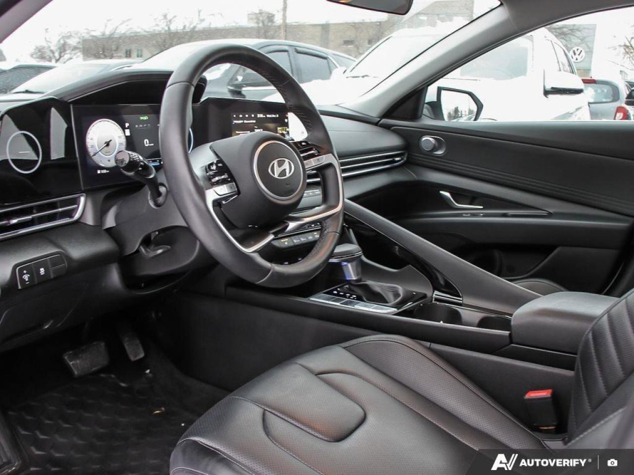 2024 Hyundai Elantra LuxuryONE-OWNER, ACCIDENT-FREE, SUNROOF, LEATHER, Photo