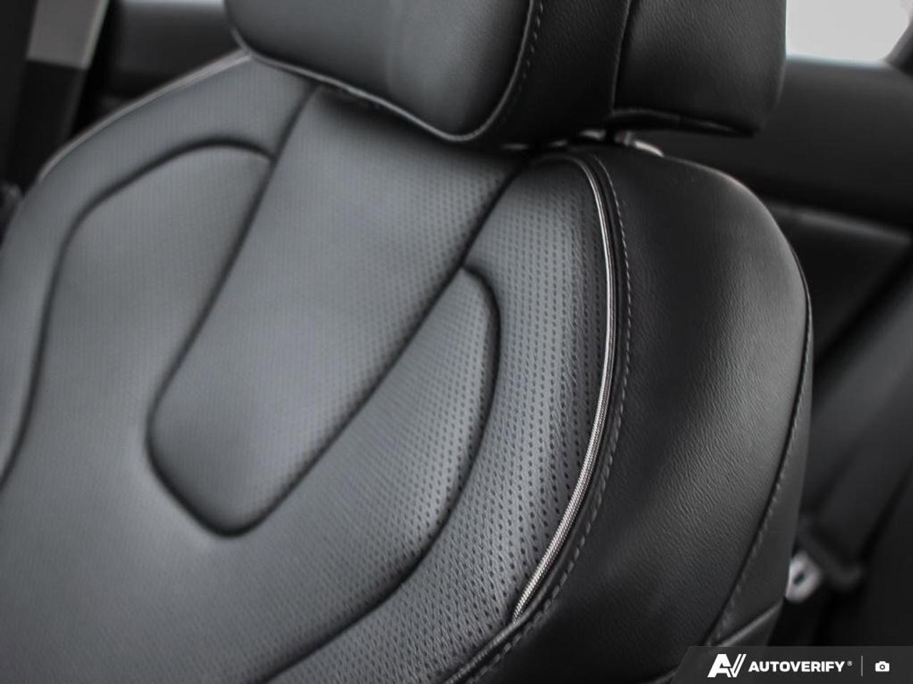 2024 Hyundai Elantra LuxuryONE-OWNER, ACCIDENT-FREE, SUNROOF, LEATHER, Photo