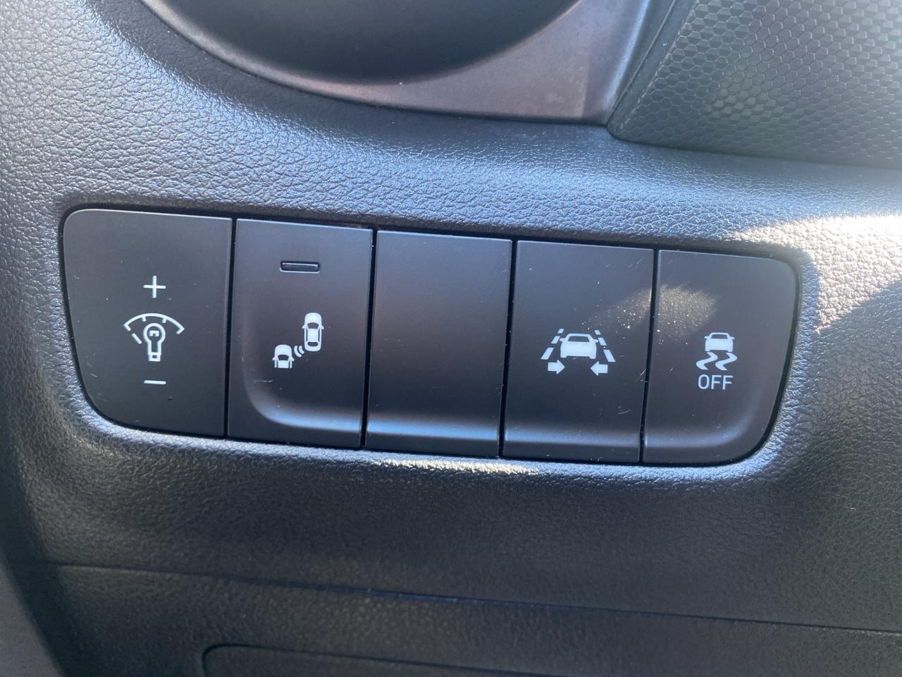 2021 Hyundai KONA 2.0L Luxury AWD Photo