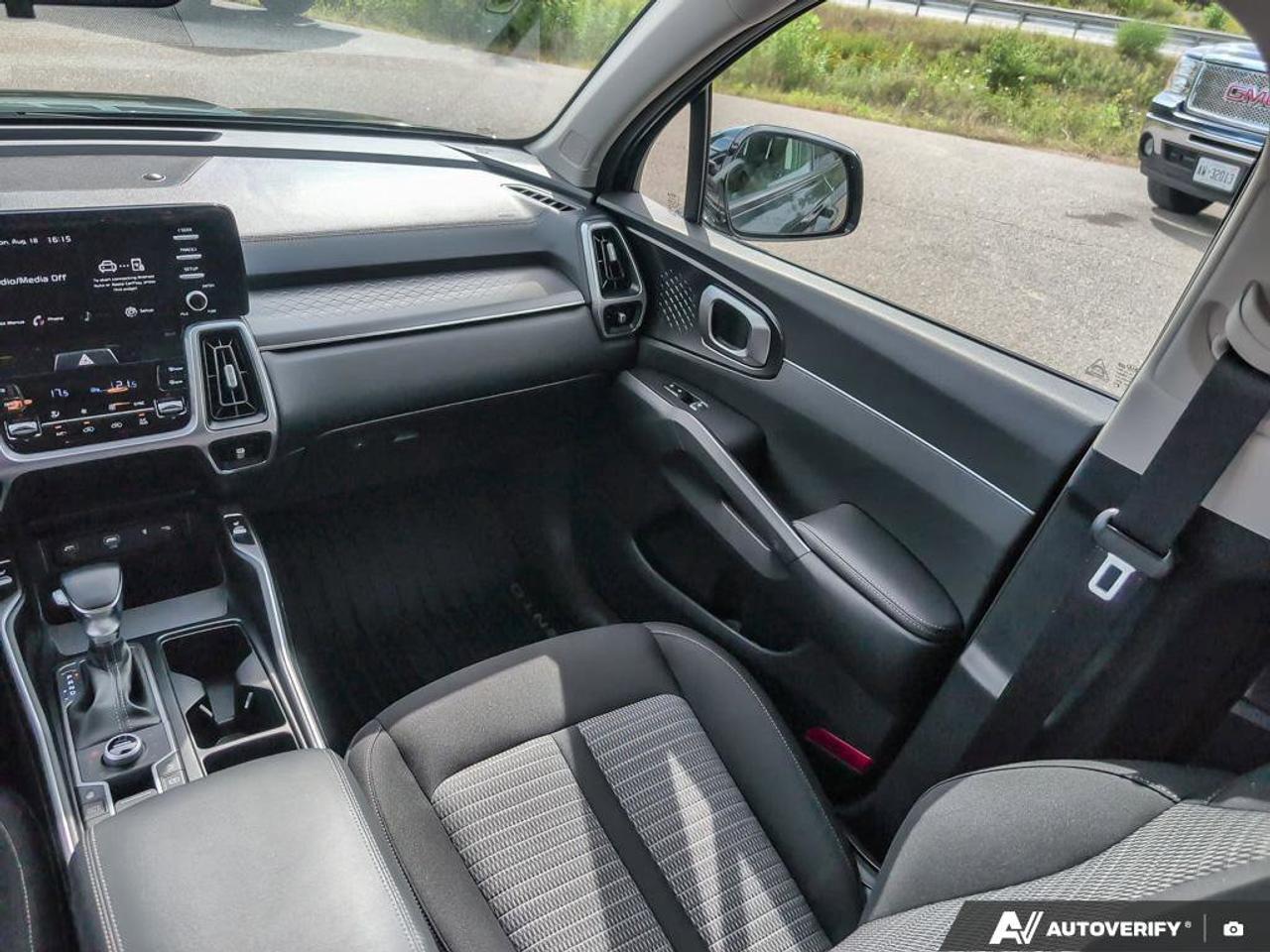 2021 Kia Sorento X-Line  X-LINE   HEATED SEATS & STEERING WHEEL   A Photo