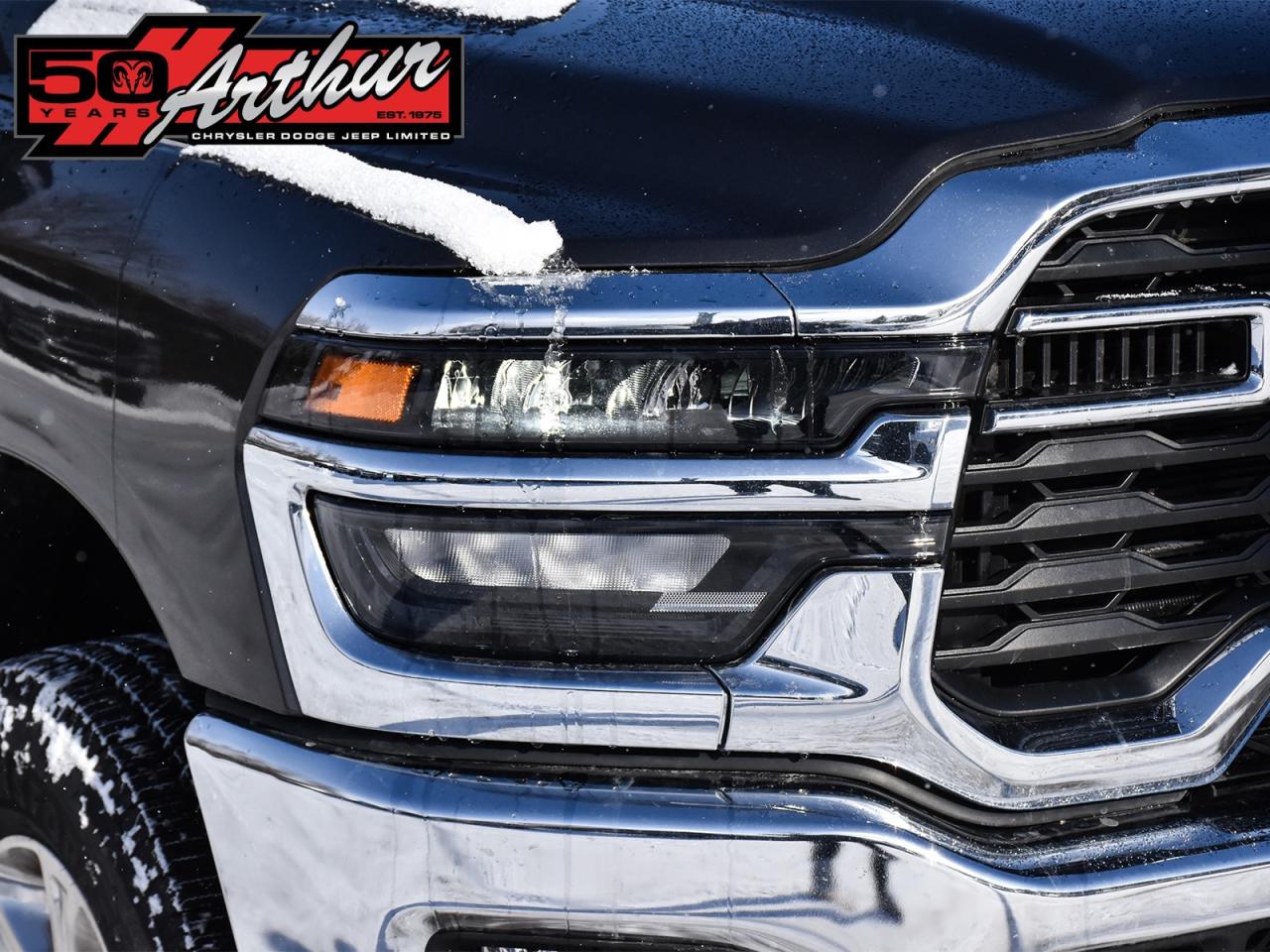 2025 RAM 2500 BIG HORN CREW CAB 4X4-ONLY 3,175 KM Photo