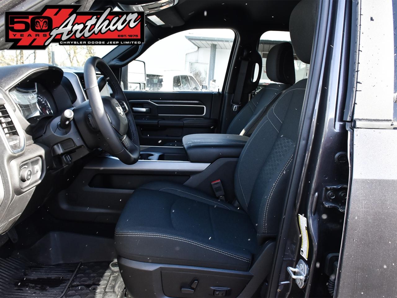 2025 RAM 2500 BIG HORN CREW CAB 4X4-ONLY 3,175 KM Photo