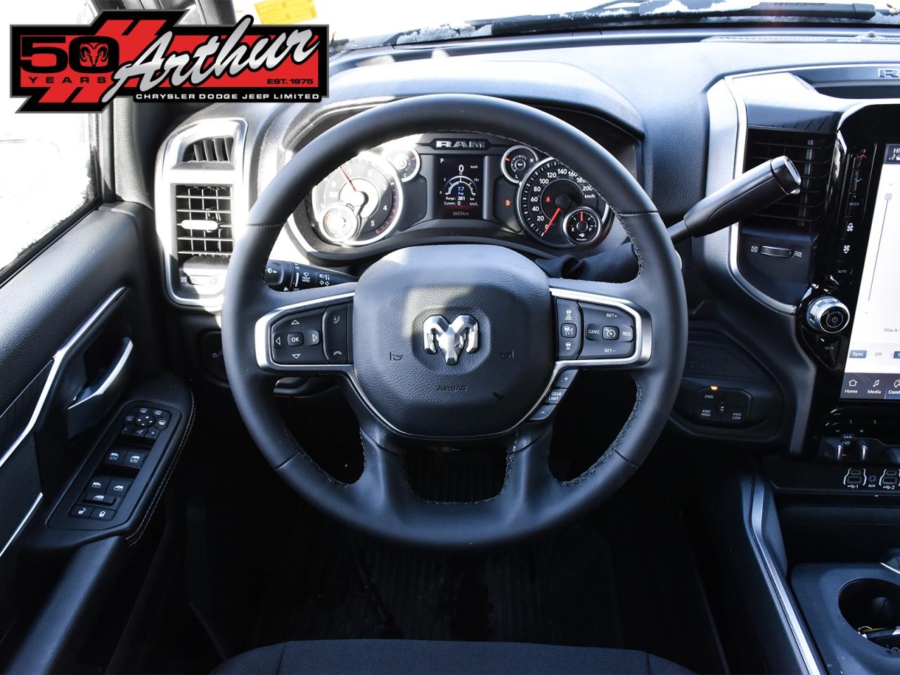 2025 RAM 2500 BIG HORN CREW CAB 4X4-ONLY 3,175 KM Photo