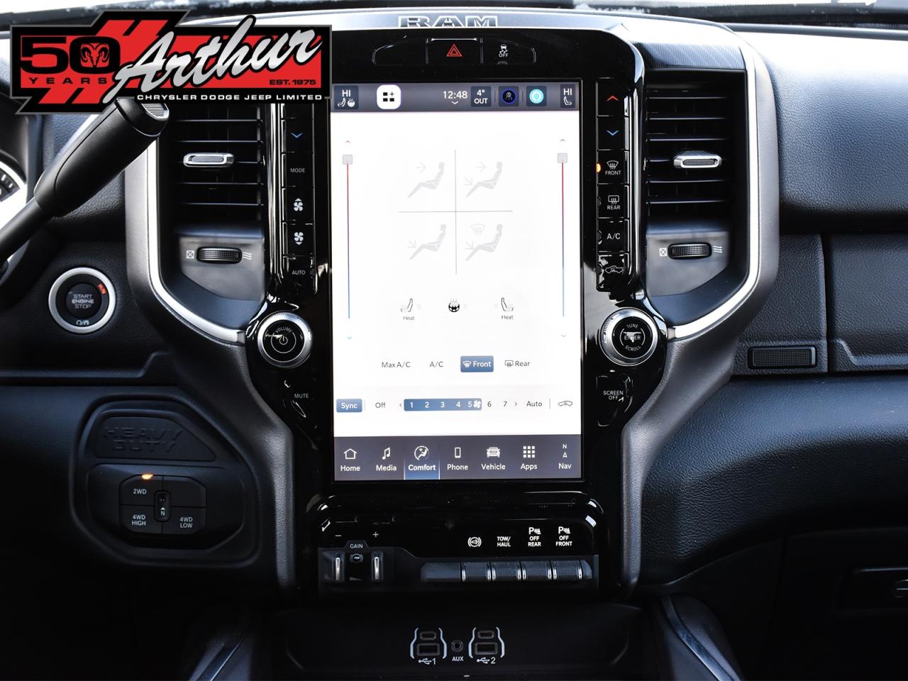 2025 RAM 2500 BIG HORN CREW CAB 4X4-ONLY 3,175 KM Photo