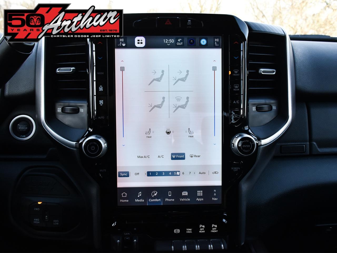 2025 RAM 2500 BIG HORN CREW CAB 4X4-ONLY 3,175 KM Photo