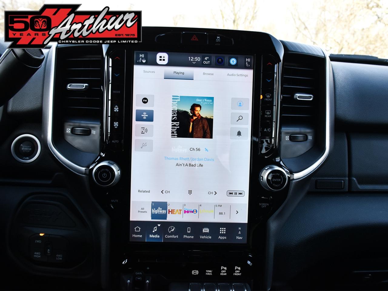 2025 RAM 2500 BIG HORN CREW CAB 4X4-ONLY 3,175 KM Photo