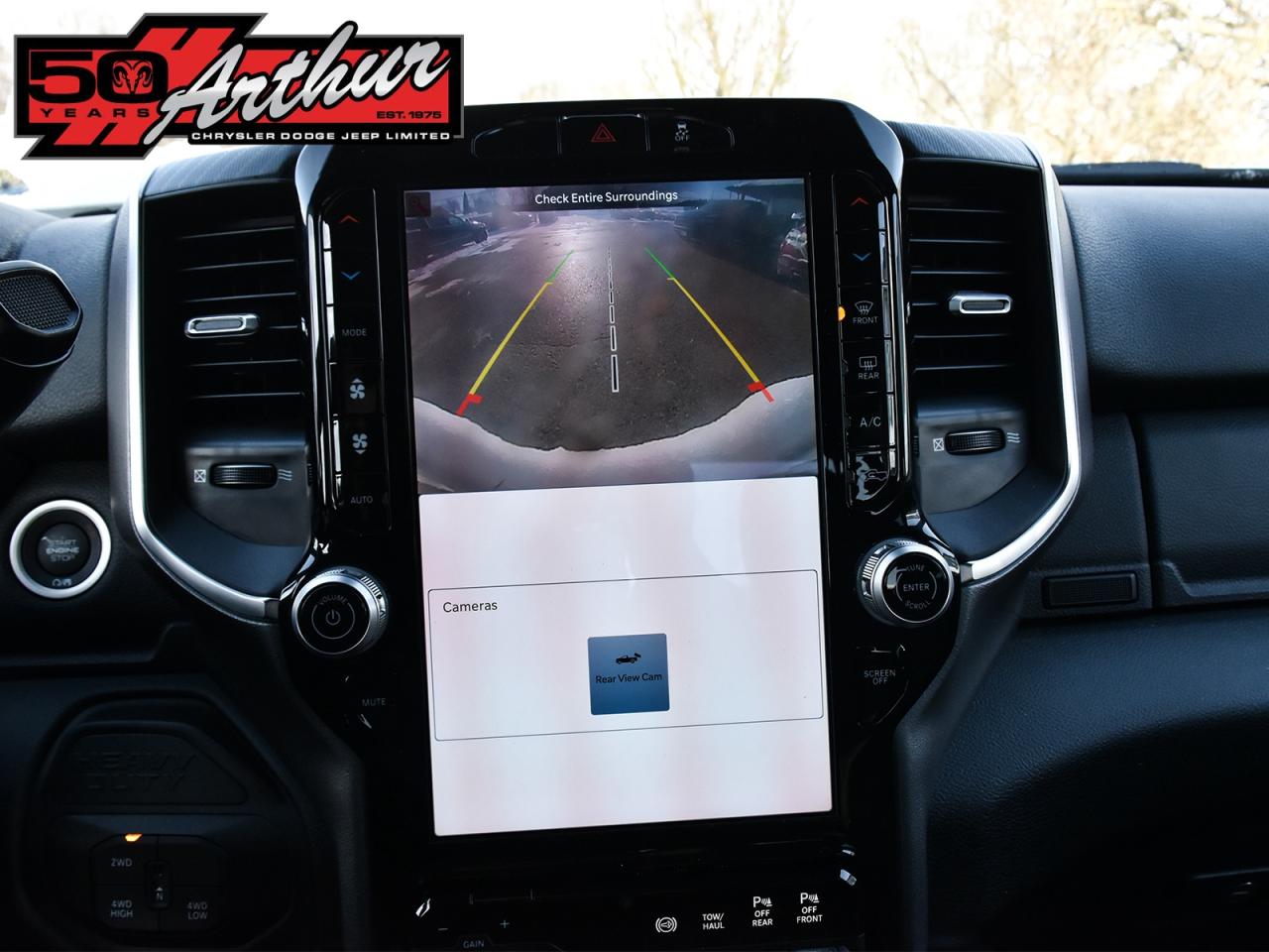 2025 RAM 2500 BIG HORN CREW CAB 4X4-ONLY 3,175 KM Photo