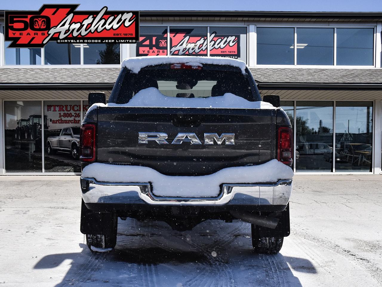 2025 RAM 2500 BIG HORN CREW CAB 4X4-ONLY 3,175 KM Photo