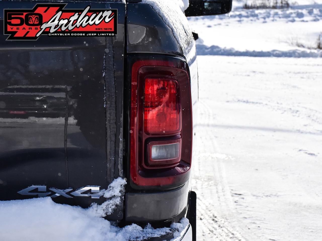 2025 RAM 2500 BIG HORN CREW CAB 4X4-ONLY 3,175 KM Photo