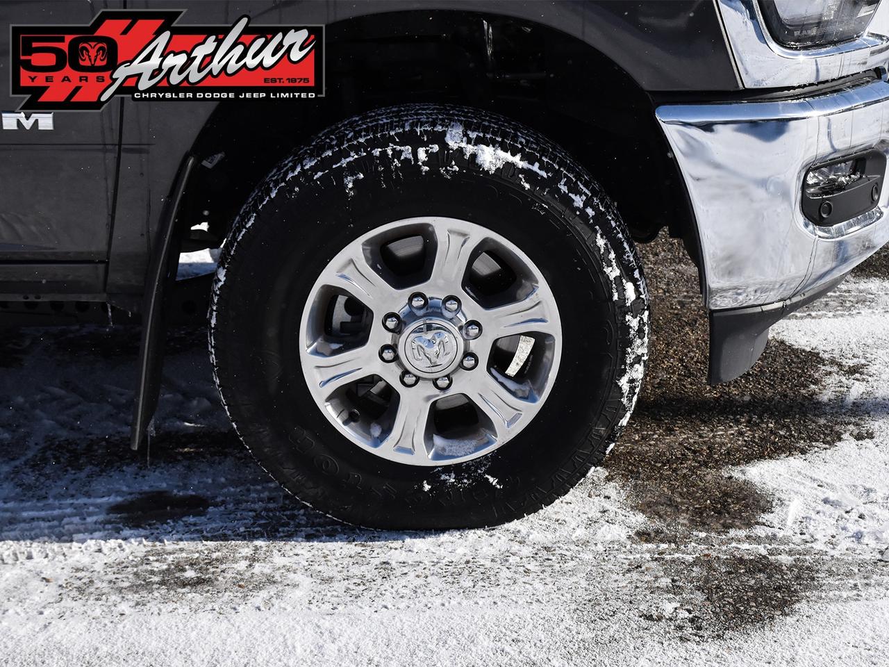 2025 RAM 2500 BIG HORN CREW CAB 4X4-ONLY 3,175 KM Photo