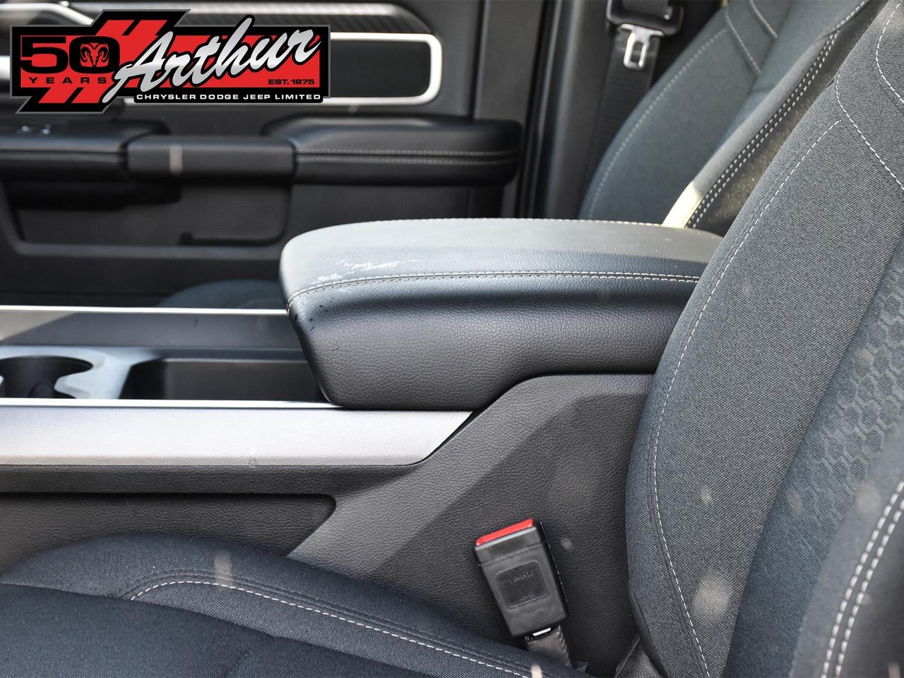 2025 RAM 2500 BIG HORN CREW CAB 4X4-ONLY 3,175 KM Photo