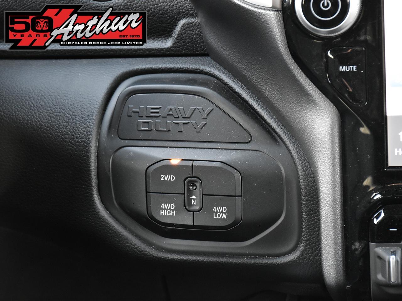 2025 RAM 2500 BIG HORN CREW CAB 4X4-ONLY 3,175 KM Photo