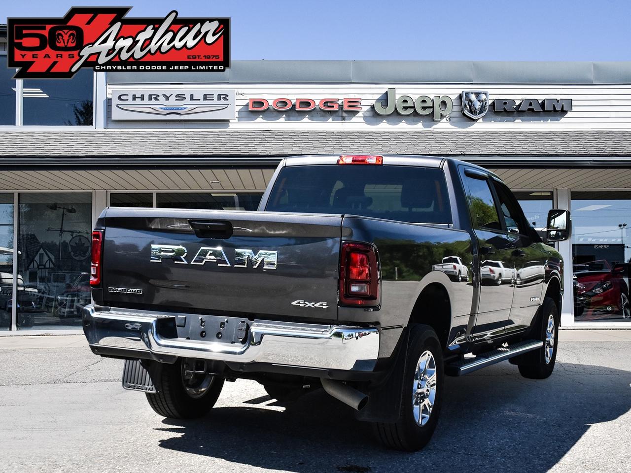 2025 RAM 2500 BIG HORN CREW CAB 4X4-ONLY 3,175 KM Photo