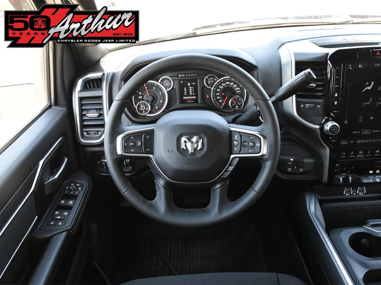 2025 RAM 2500 BIG HORN CREW CAB 4X4-ONLY 3,175 KM Photo