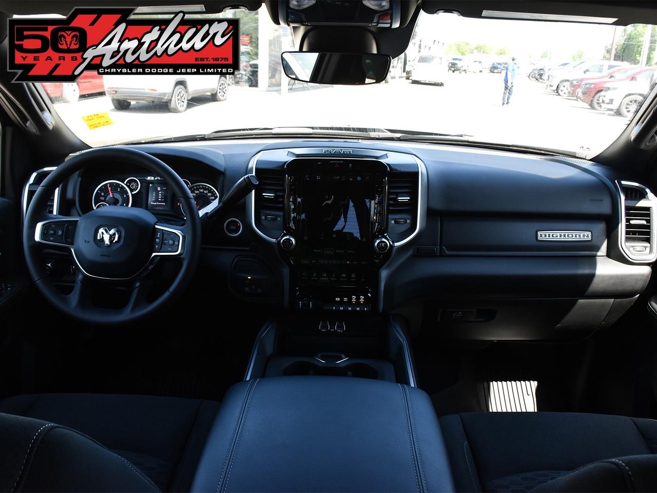 2025 RAM 2500 BIG HORN CREW CAB 4X4-ONLY 3,175 KM Photo