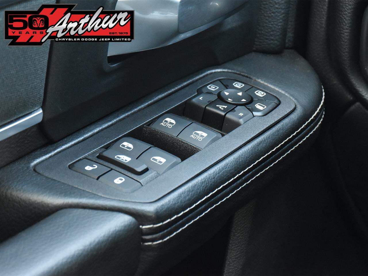 2025 RAM 2500 BIG HORN CREW CAB 4X4-ONLY 3,175 KM Photo