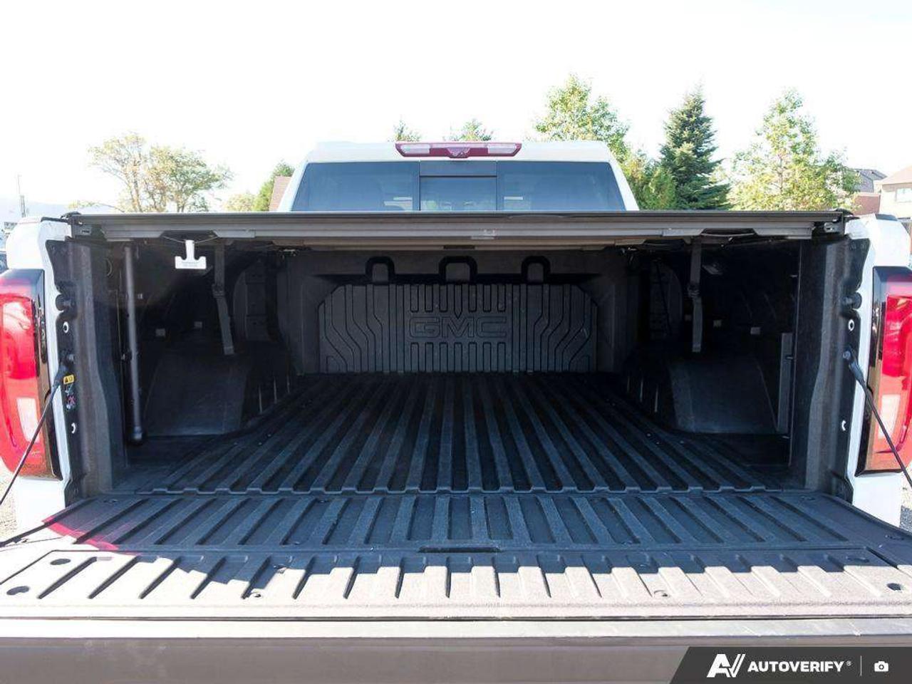 2021 GMC Sierra 1500 AT4 CARBONPRO, CREW, 4X4, 6.2L, LOADED, 1-OWNER! Photo