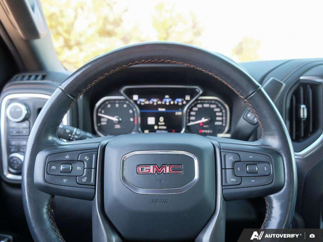 2021 GMC Sierra 1500 AT4 CARBONPRO, CREW, 4X4, 6.2L, LOADED, 1-OWNER! Photo