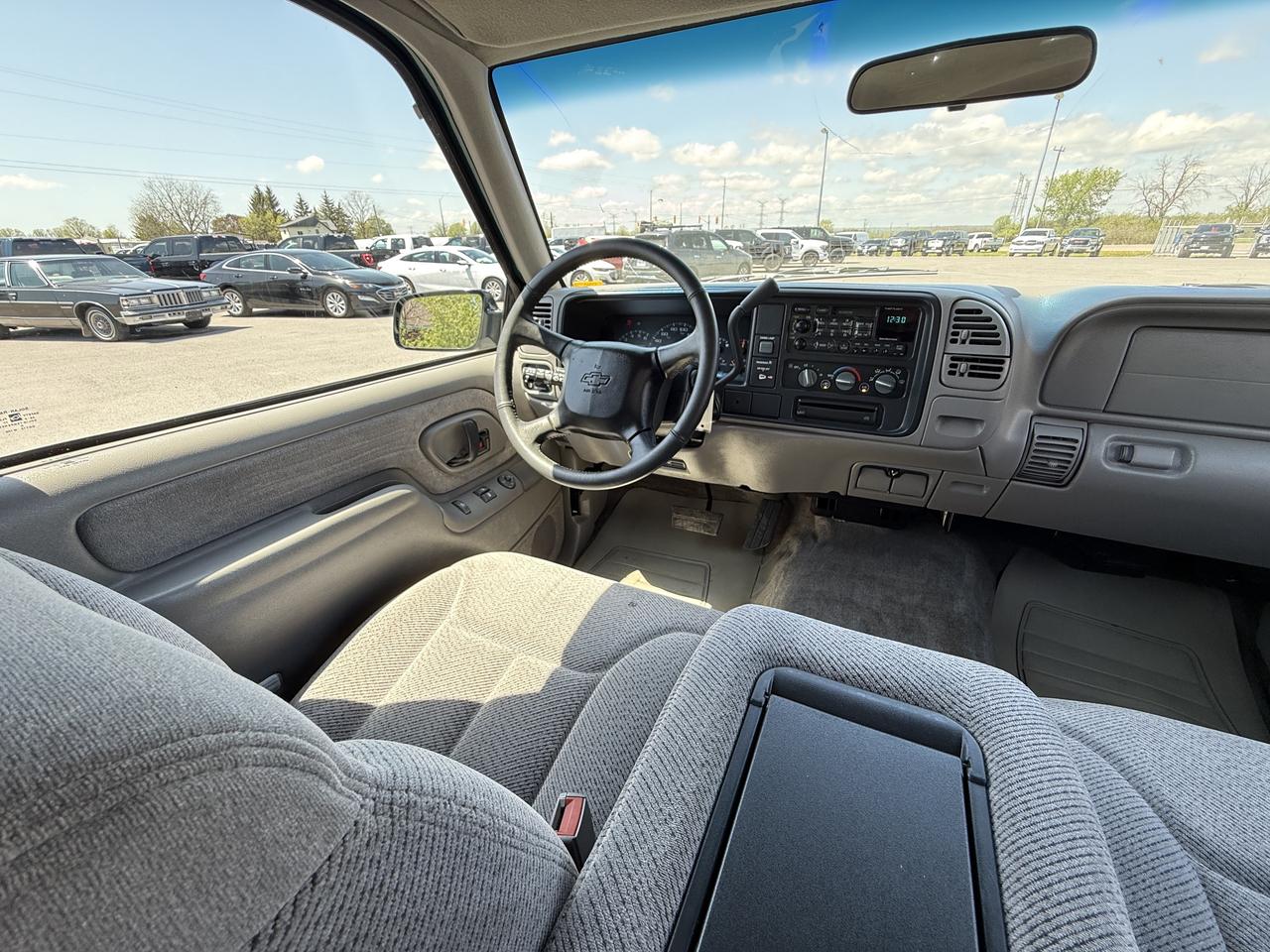 1998 Chevrolet C/K 1500 Ext Cab S/B 2wd 5.7L VORTEC Photo