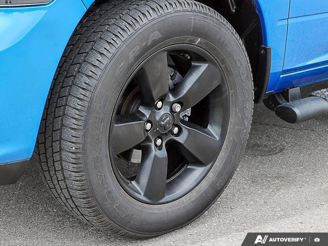 2022 RAM 1500 Classic ExpressBLACK EXPRESS, NIGHT, CREW, HEMI, 4X4, HEAT Photo