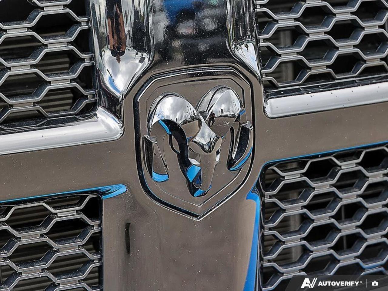 2022 RAM 1500 Classic ExpressBLACK EXPRESS, NIGHT, CREW, HEMI, 4X4, HEAT Photo