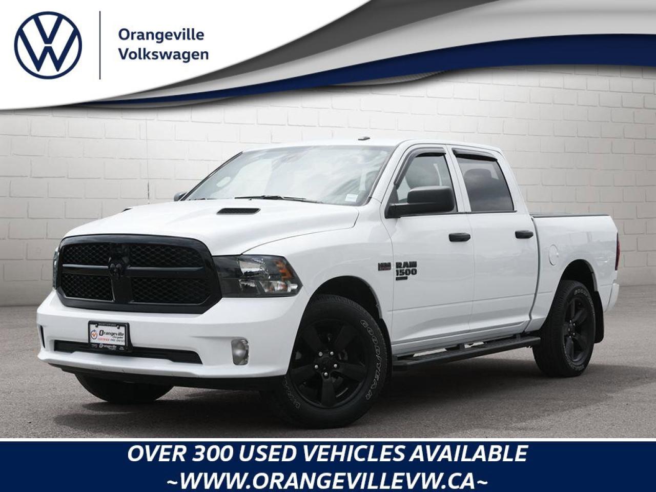 2022 RAM 1500 Classic ExpressBLACK EXPRESS, NIGHT, CREW, 4X4, HEMI, HEAT Photo0