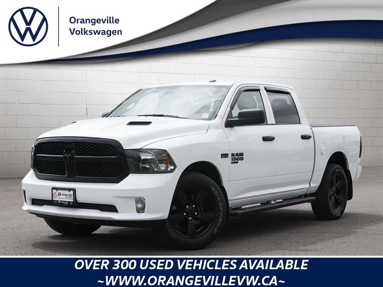 2022 RAM 1500 Classic ExpressBLACK EXPRESS, NIGHT, CREW, 4X4, HEMI, HEAT Photo0